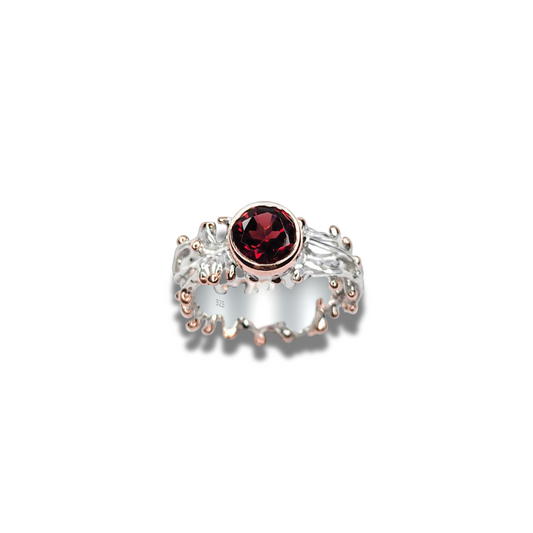 Sous la Mer Garnet Ring